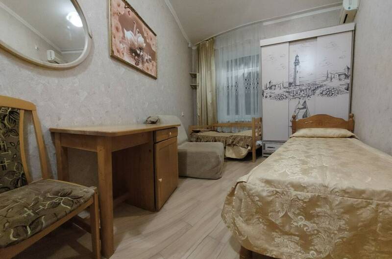 2х комнатный с балконом в отдельном коттедже