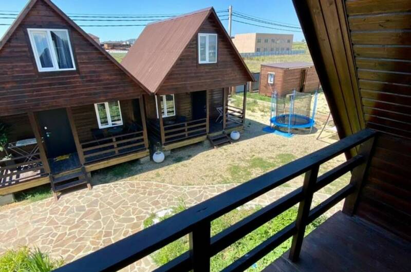 Шестиместный двухэтажный дом