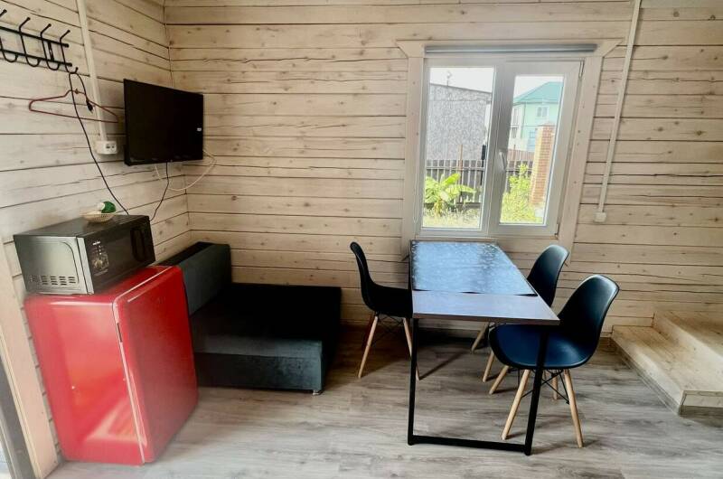 Шестиместный двухэтажный дом