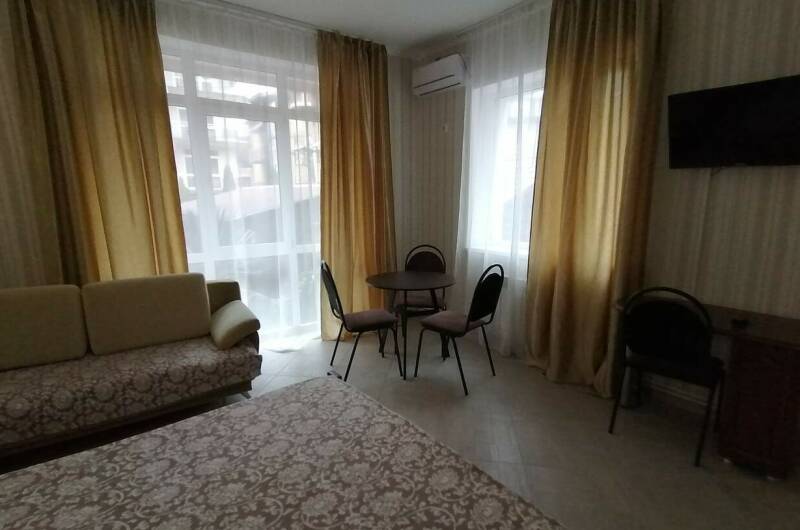 Трёхместный номер с балконом