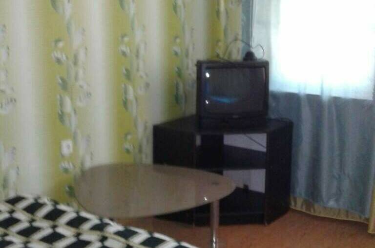 Комната с отдельной кухней и балконом