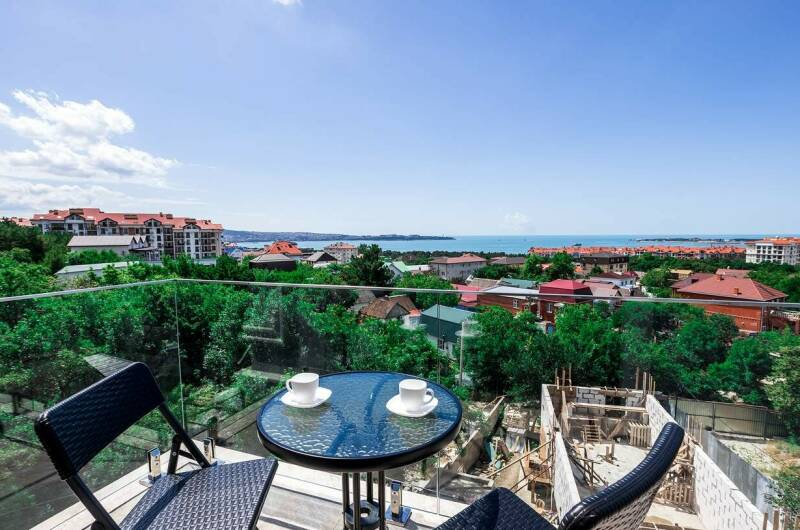 Семейный двухкомнатный номер с балконом