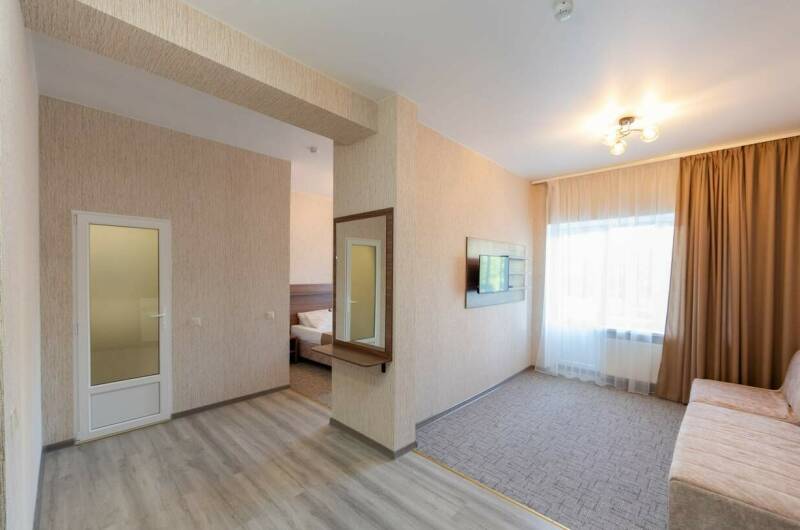 «Полулюкс»