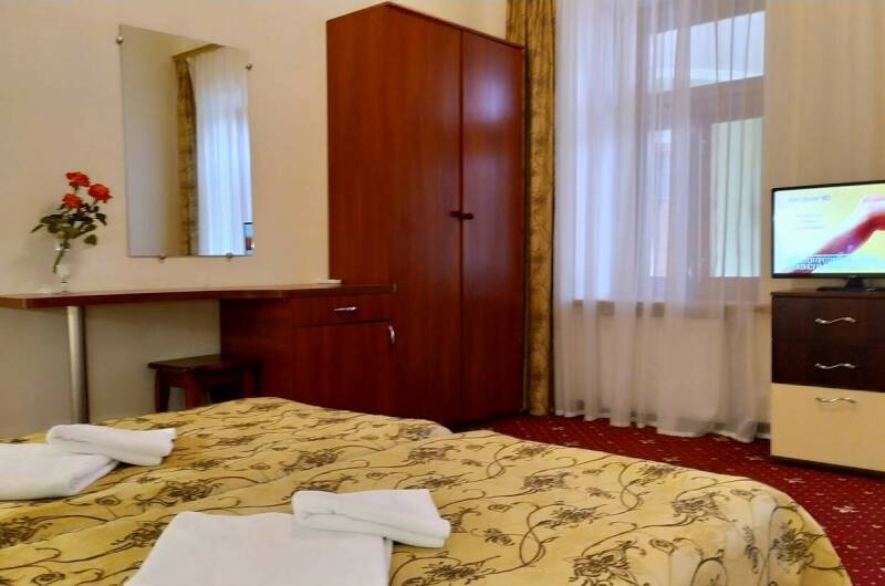 «Полулюкс»