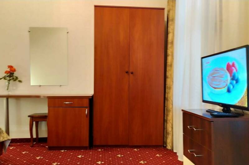 «Полулюкс»