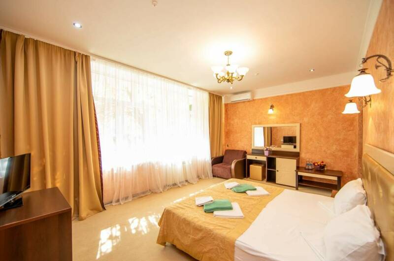 «Полулюкс»