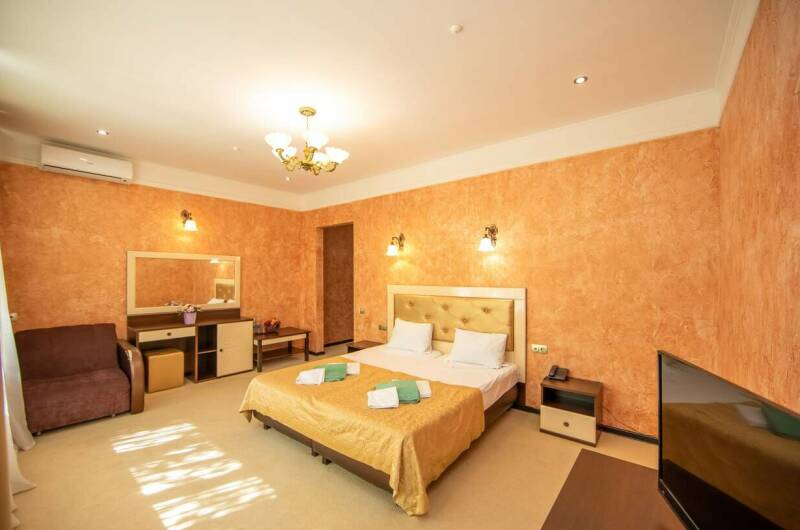 «Полулюкс»