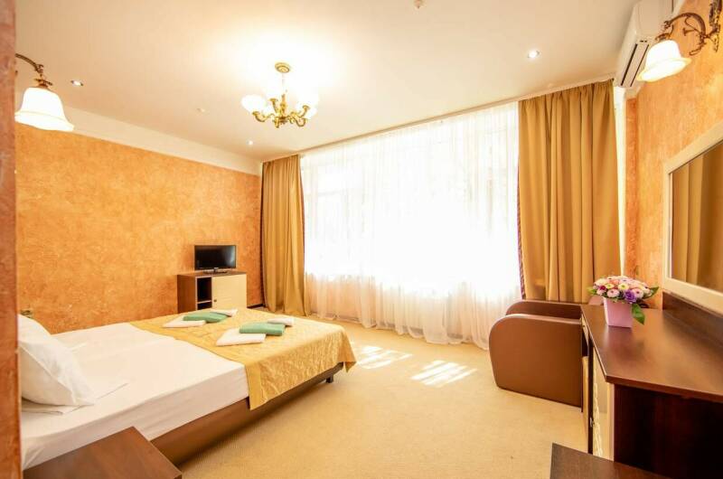 «Полулюкс»