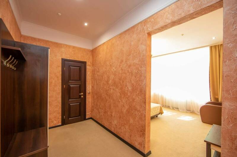 «Полулюкс»