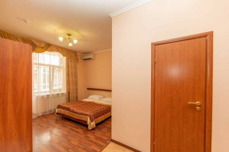 «Полулюкс»