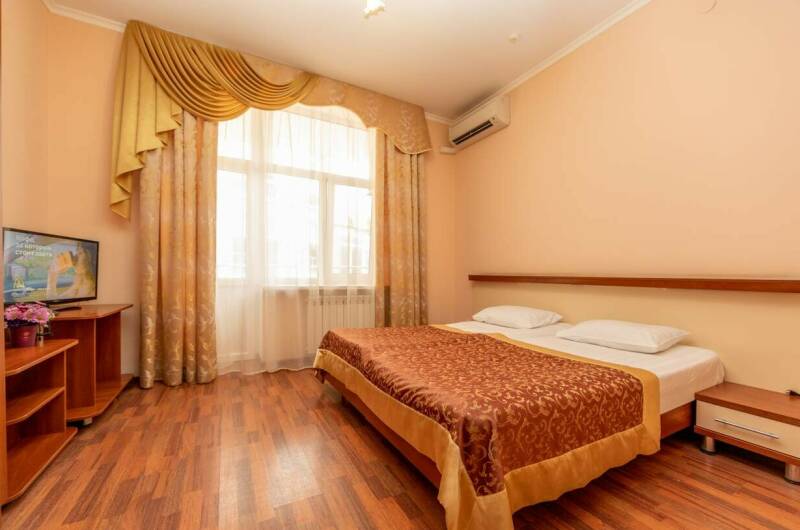 «Полулюкс»