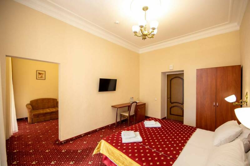 «Полулюкс»