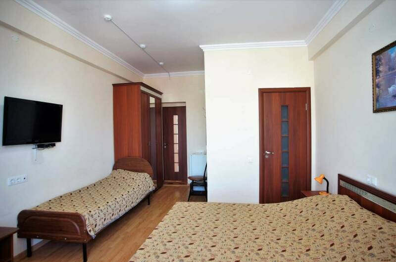 Трёхместный «Стандарт» вид на море и горы