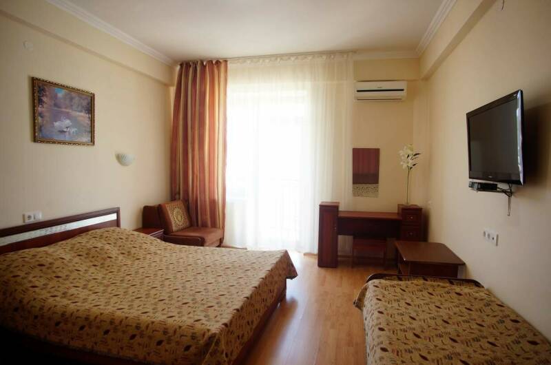 Трёхместный «Стандарт» вид на море и горы