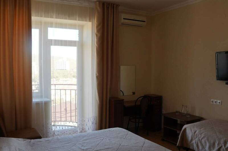 Трёхместный «Стандарт» вид на море и горы