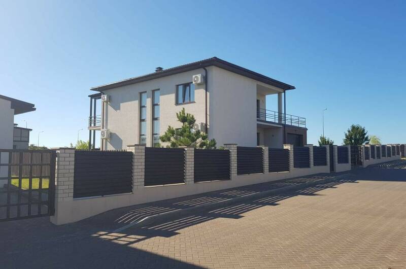 Коттедж на 1 бер. линии, ул. Центральная, д. 45