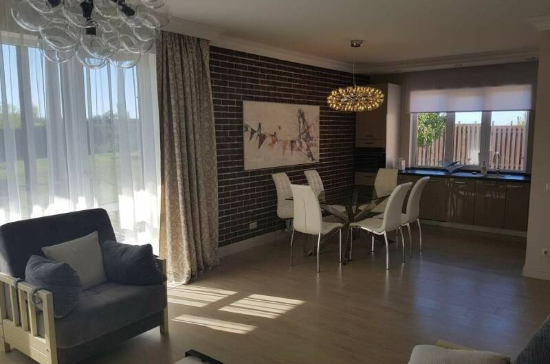 Коттедж на 1 бер. линии, ул. Центральная, д. 45