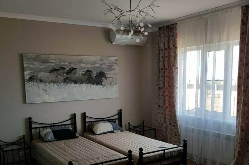 Коттедж на 1 бер. линии, ул. Центральная, д. 45