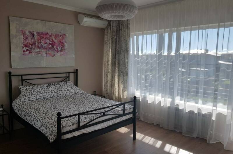 Коттедж на 1 бер. линии, ул. Центральная, д. 45