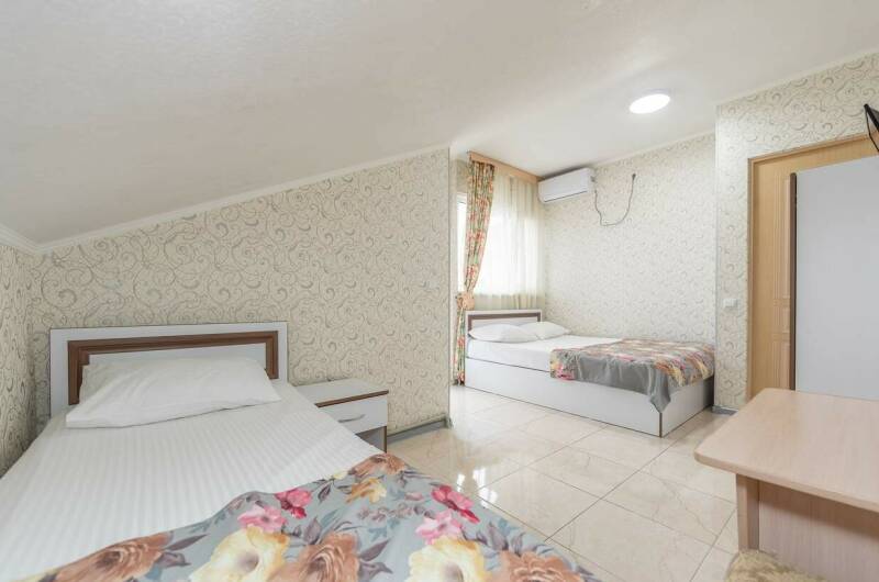 «Стандарт» 3-местный (c балконом)