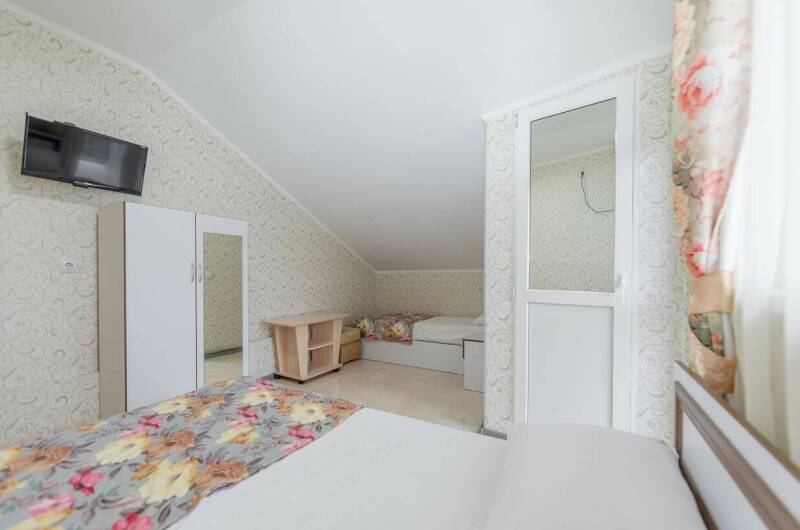 «Стандарт» 3-местный (c балконом)