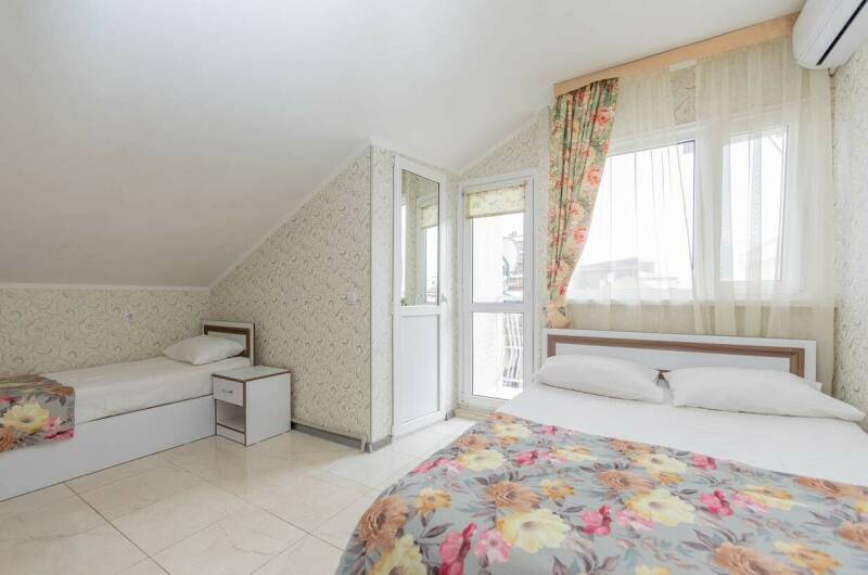 «Стандарт» 3-местный (c балконом)