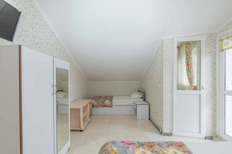 «Стандарт» 3-местный (c балконом)