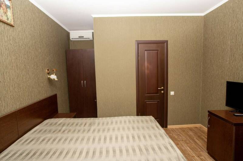 «Стандарт» 2-местный (без вида и балкона)