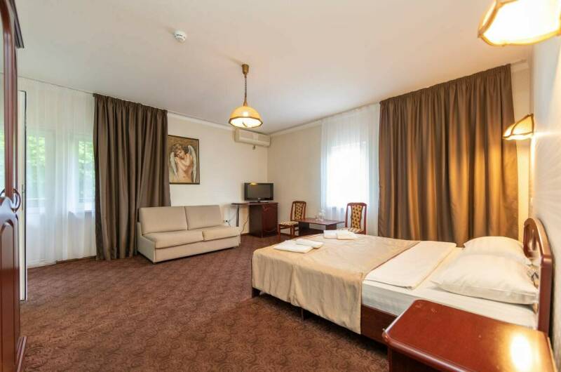 «Студия» с балконом, пакет услуг «Полный пансион»