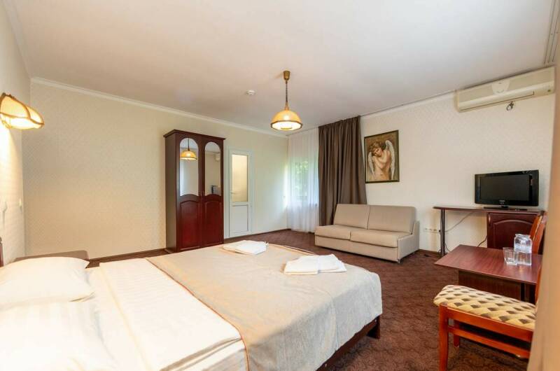 «Студия» с балконом, пакет услуг «Полный пансион»