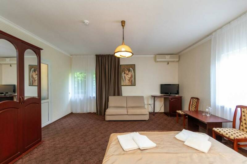 «Студия» с балконом, пакет услуг «Полный пансион»