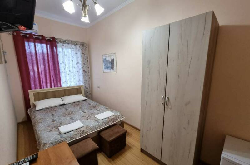 Двухместный номер эконом-класса с двуспальной кров