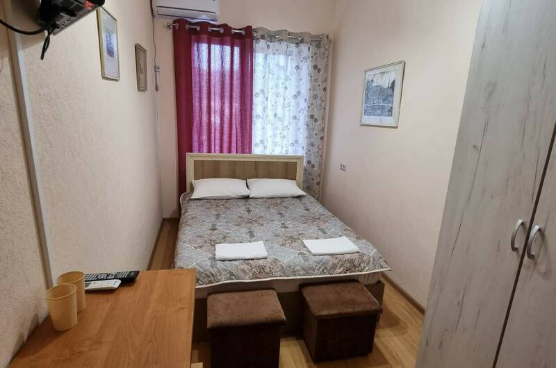 Двухместный номер эконом-класса с двуспальной кров