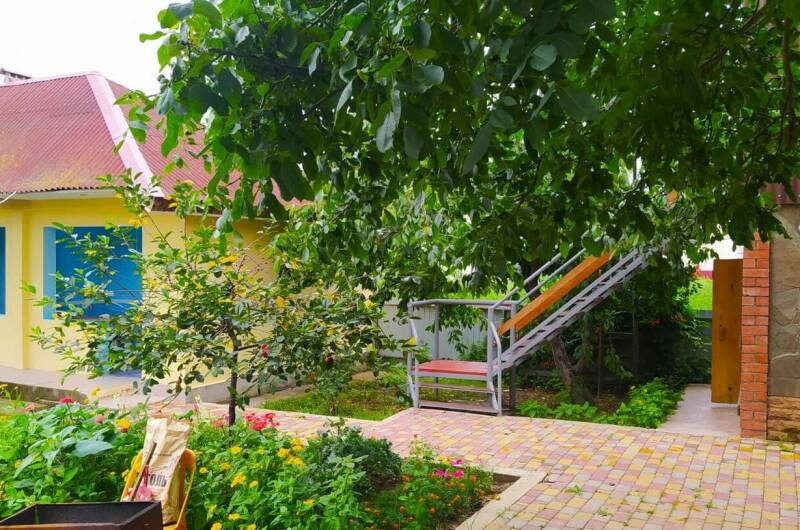 Номер на двоих в пятиместном домике