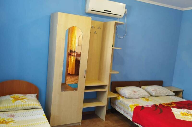 Номер на троих в пятиместном домике