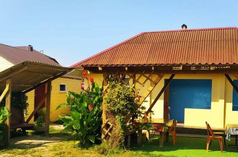 Номер на троих в пятиместном домике