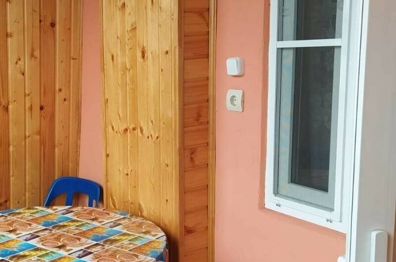 Номер на 2 этаже на 2−4 человека с балконом