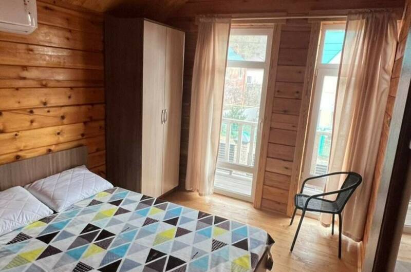 Коттедж из сибирского кедра шестиместный