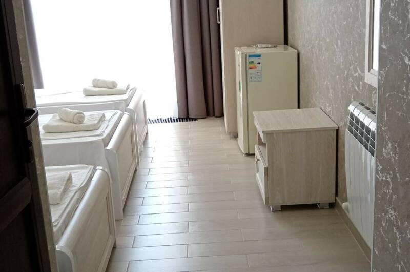 3-местный номер «Комфорт», вид на бассейн 1 этаж