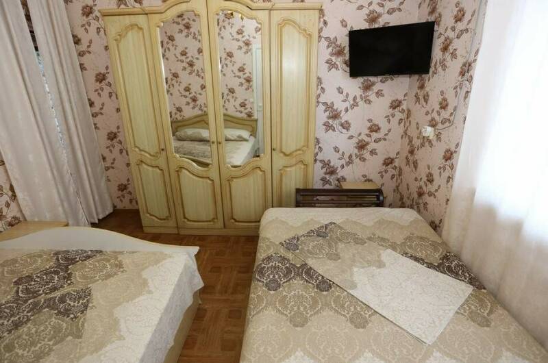 Трехместный «Стандарт» (3-й этаж, № 303)