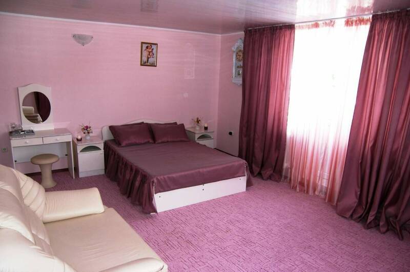 Номер «Полулюкс» с видом на бассейн, 2 эт