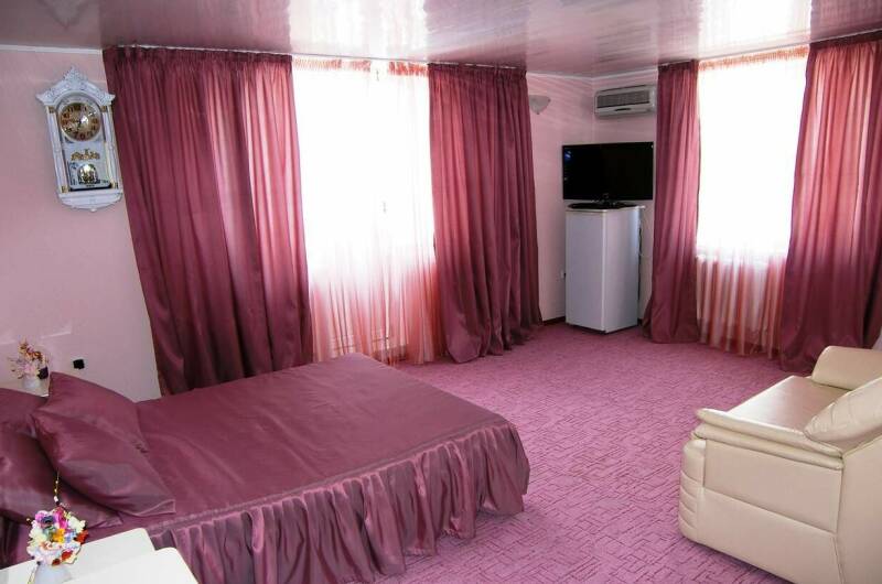 Номер «Полулюкс» с видом на бассейн, 2 эт