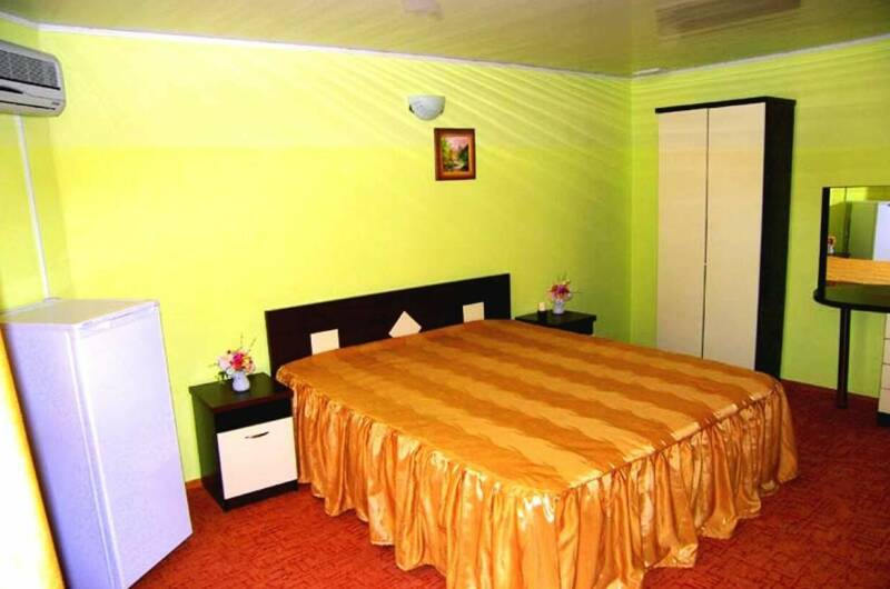 Трёхместный номер «Комфорт» с балконом, 2 эт