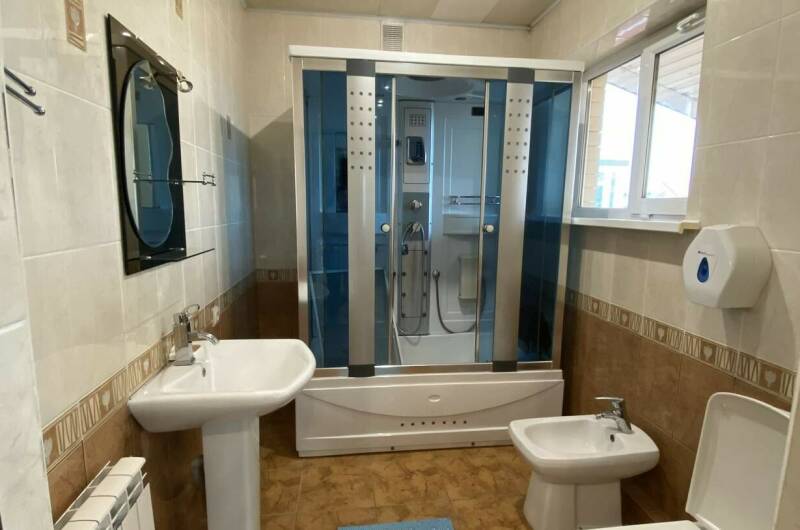 3 местный номер с удобствами с балконом