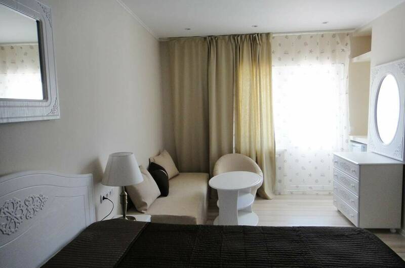 Трехместный «White»