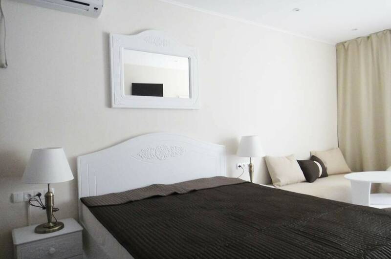 Трехместный «White»