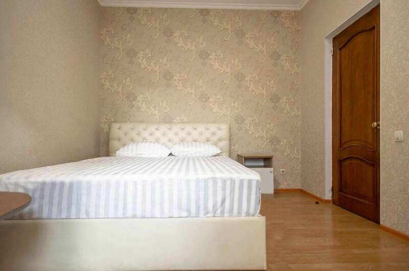 «Полулюкс» 4-местный с балконом