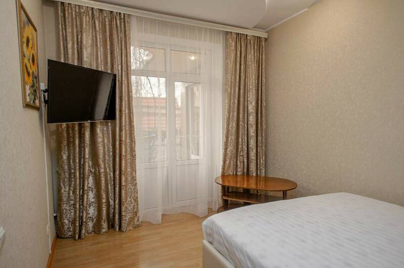 «Полулюкс» 4-местный с балконом