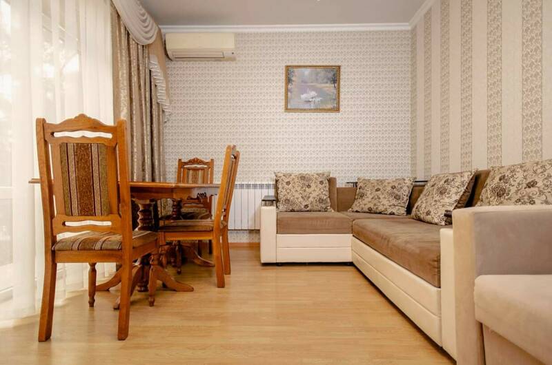 «Люкс» 2-комнатный на 4 чел. с балконом на сосны