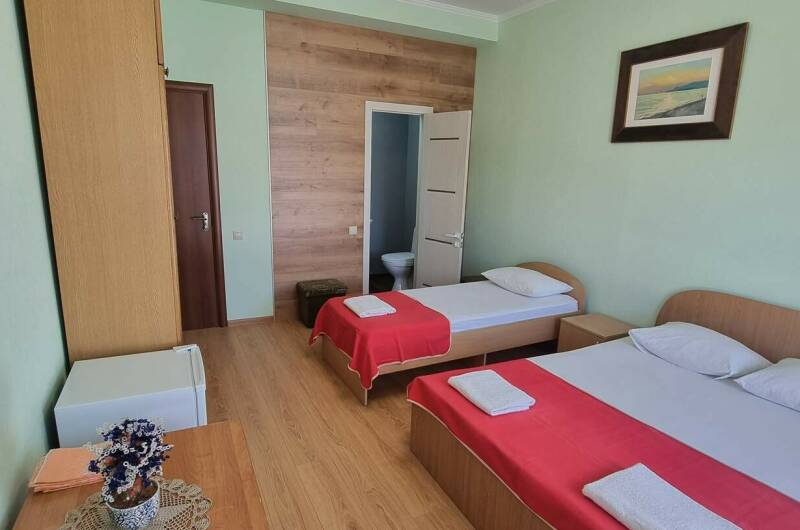 Трехместный стандартный номер с балконом